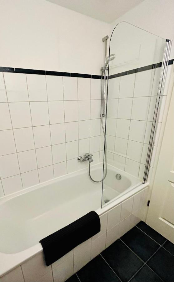 Aycatcherhomes - Top Lage I 4 Personen I 2 Schlafzimmer I Zentral I Altstadt Marburg I Naehe Fluss Lahn I Wlan I Apartment Sirius 外观 照片